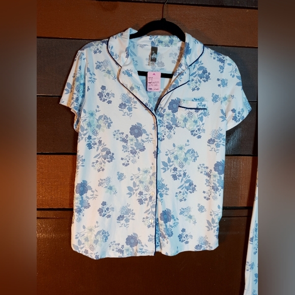 PJ Couture Gorgeous small Short Sleeve Button Top With Matching Pants - Picture 4 of 10